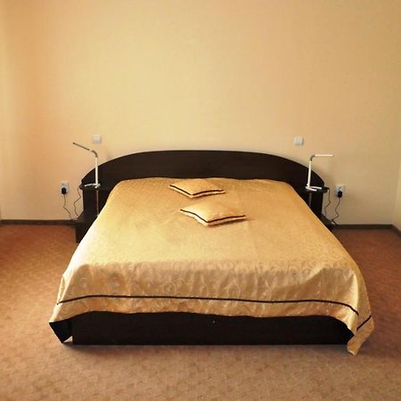 Hotel Andrei Cîmpia Turzii Buitenkant foto