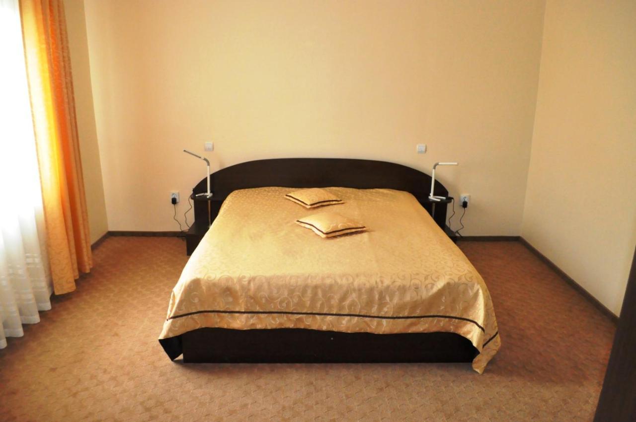 Hotel Andrei Cîmpia Turzii Buitenkant foto