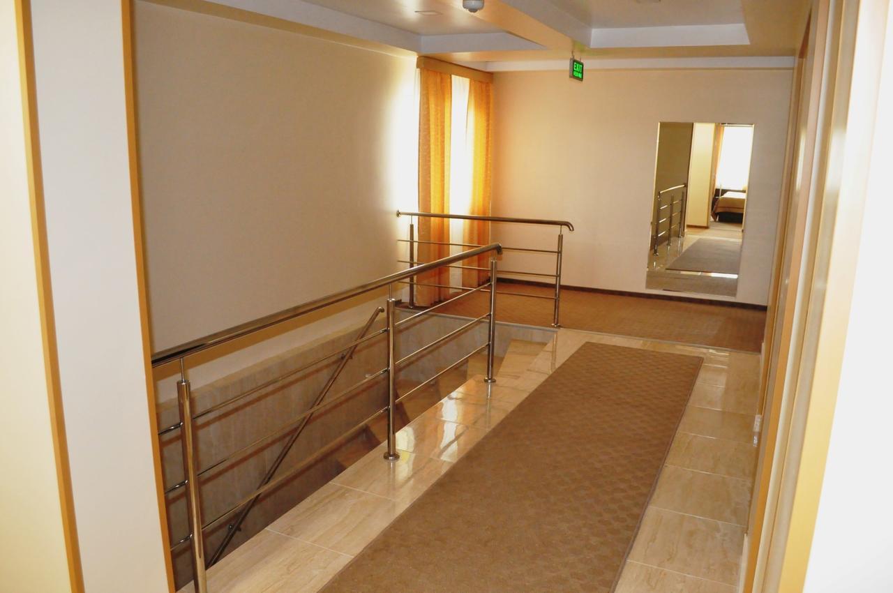 Hotel Andrei Cîmpia Turzii Buitenkant foto