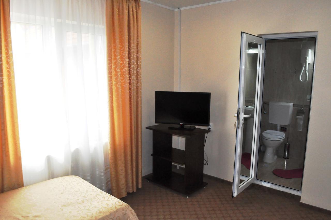 Hotel Andrei Cîmpia Turzii Buitenkant foto