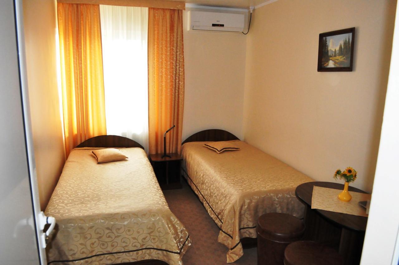 Hotel Andrei Cîmpia Turzii Buitenkant foto