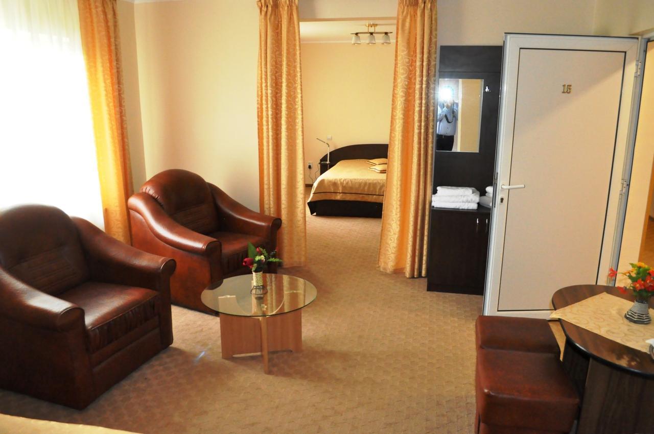 Hotel Andrei Cîmpia Turzii Buitenkant foto