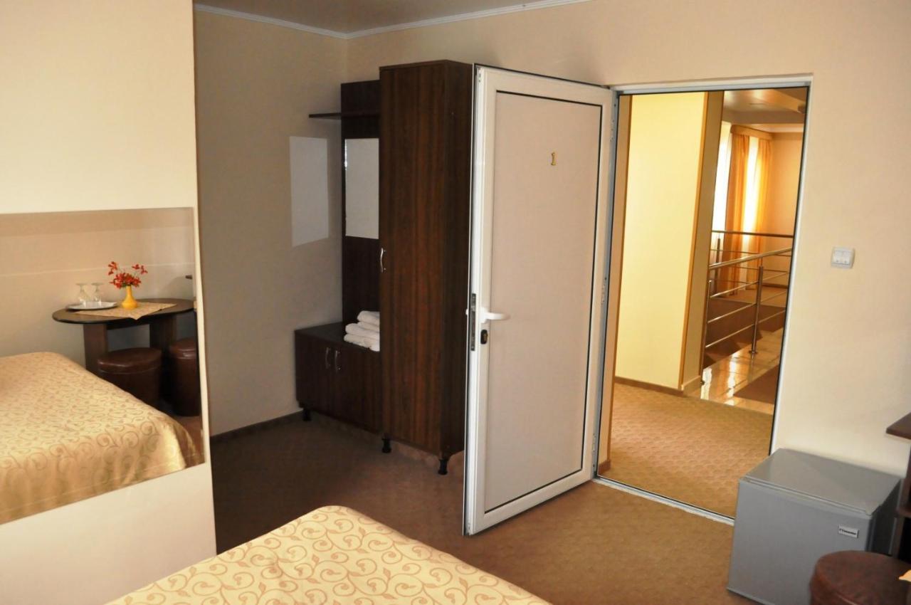 Hotel Andrei Cîmpia Turzii Buitenkant foto