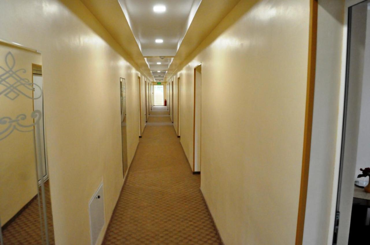 Hotel Andrei Cîmpia Turzii Buitenkant foto