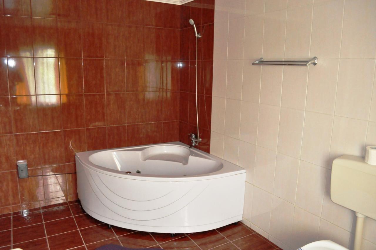 Hotel Andrei Cîmpia Turzii Buitenkant foto