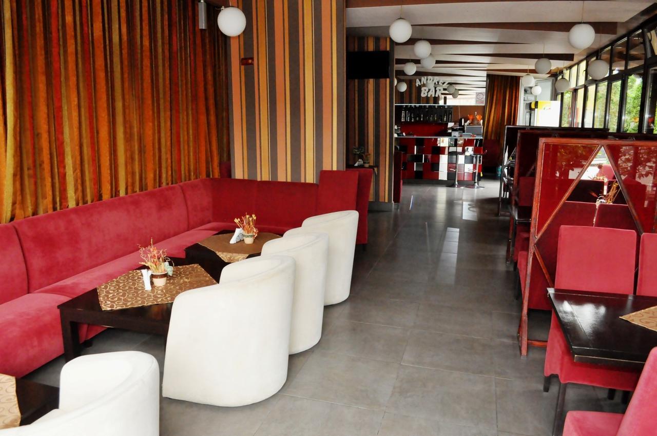 Hotel Andrei Cîmpia Turzii Buitenkant foto